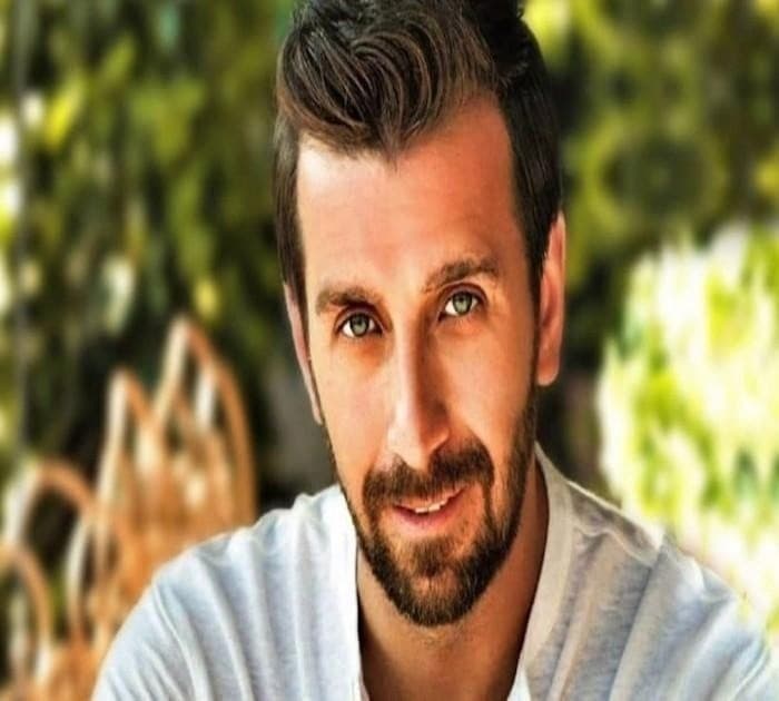 Θάνος Πετρέλης