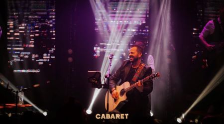 Η πρεμιέρα του Νίκου Απέργη στο Cabaret Athens